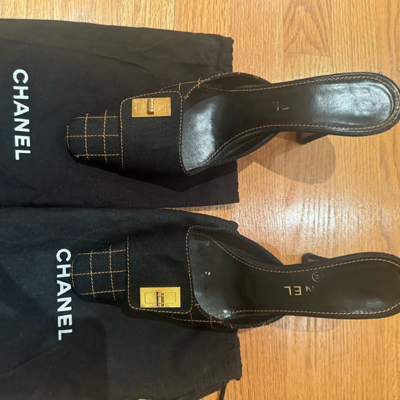 CHANEL BLACK QUILTED FABRIC MULES size 40 - Picture 5 of 9
